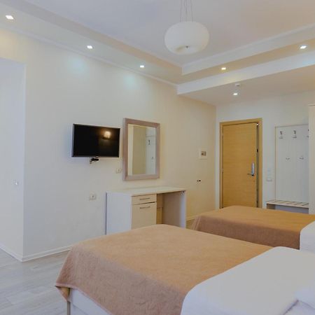 Hotel Mediterrane Sarandë Eksteriør billede