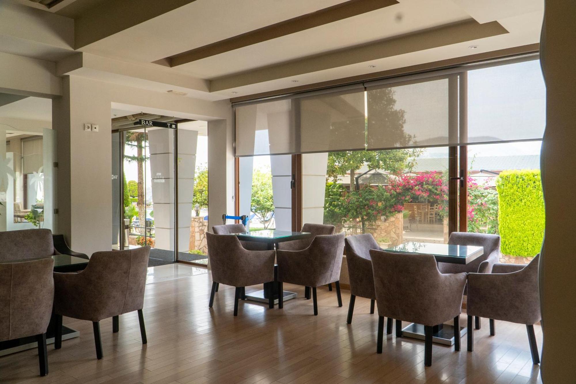Hotel Mediterrane Sarandë Eksteriør billede