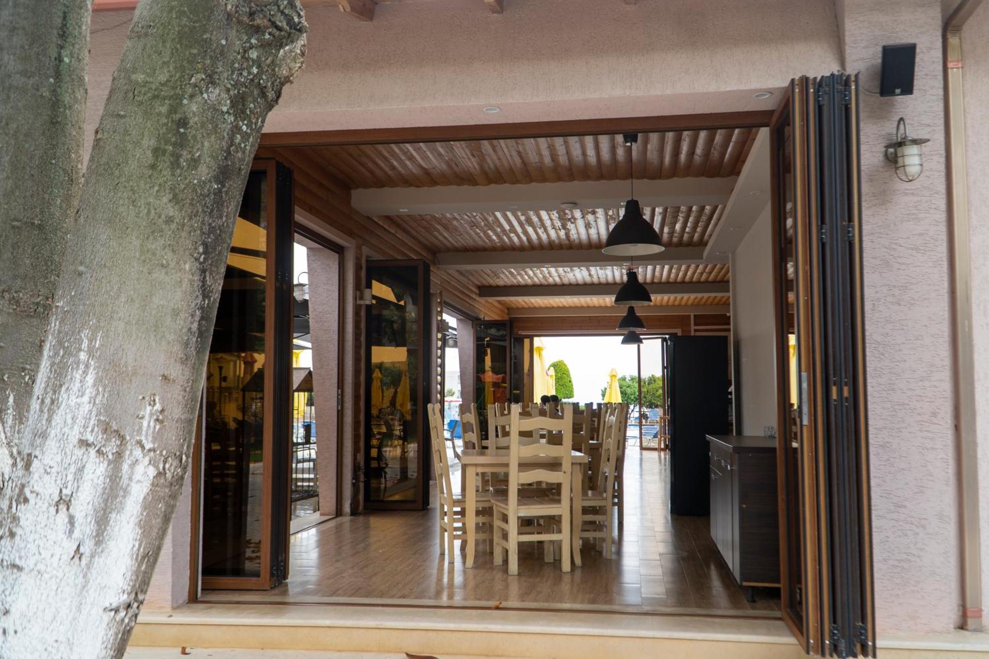 Hotel Mediterrane Sarandë Eksteriør billede