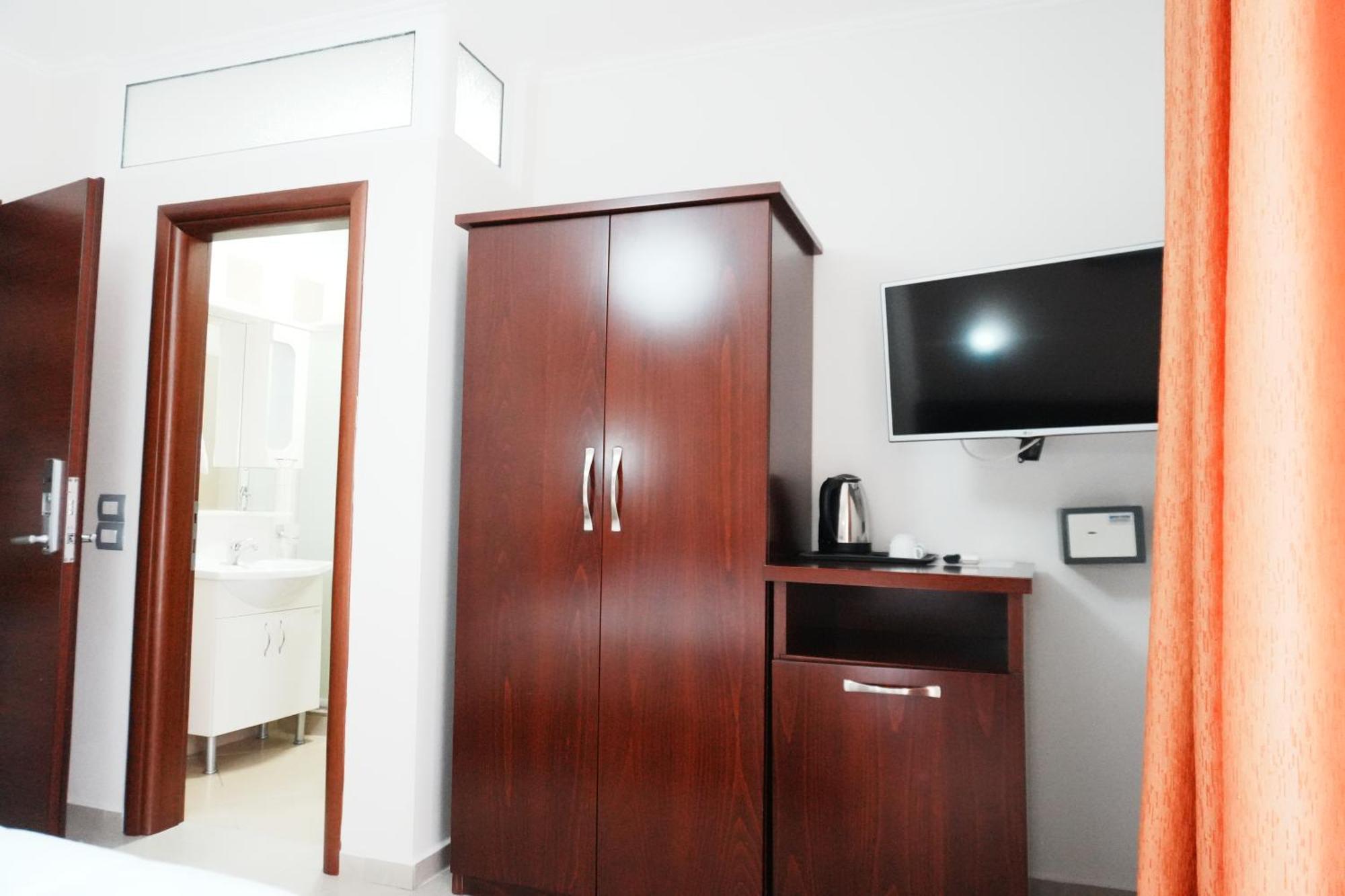 Hotel Mediterrane Sarandë Eksteriør billede