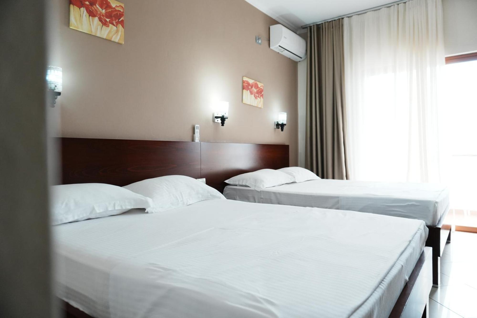 Hotel Mediterrane Sarandë Eksteriør billede