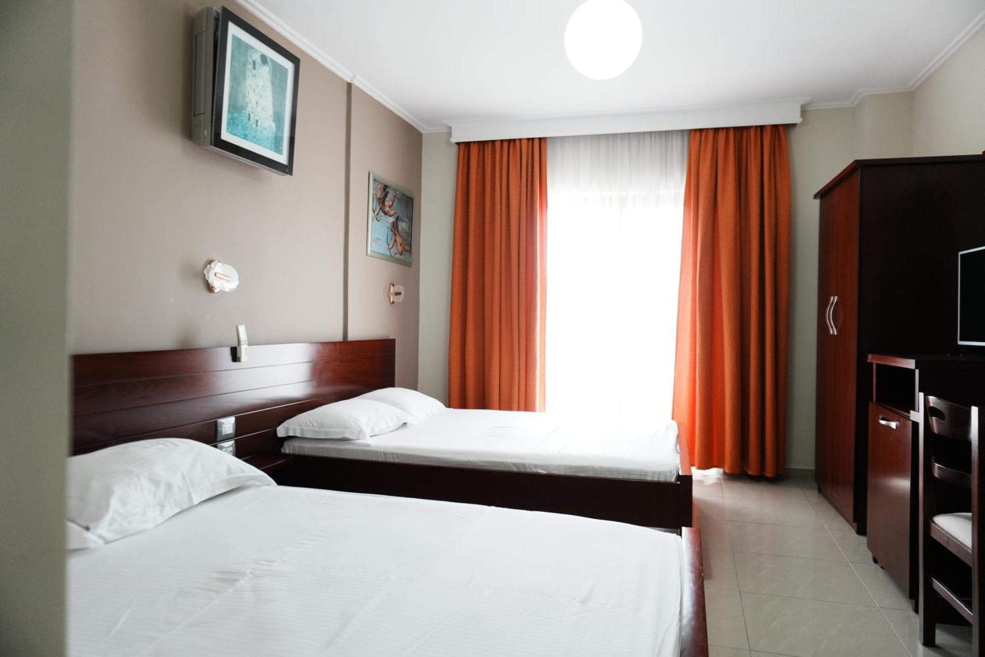 Hotel Mediterrane Sarandë Eksteriør billede