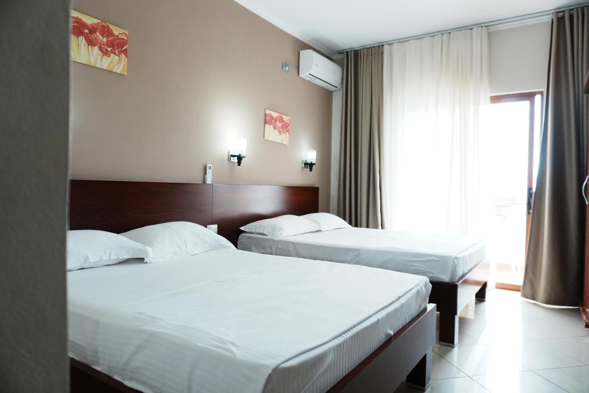 Hotel Mediterrane Sarandë Eksteriør billede