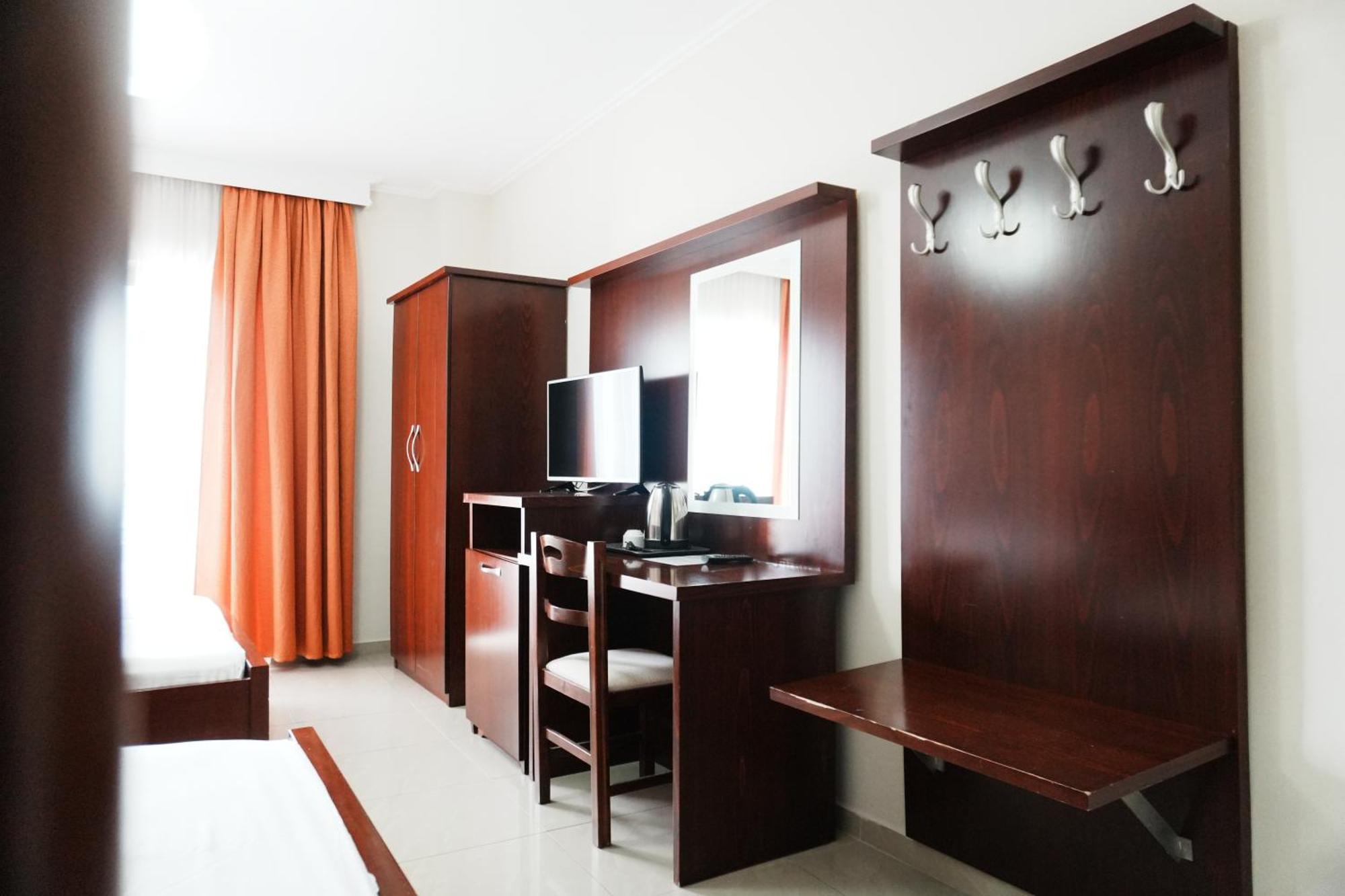 Hotel Mediterrane Sarandë Eksteriør billede