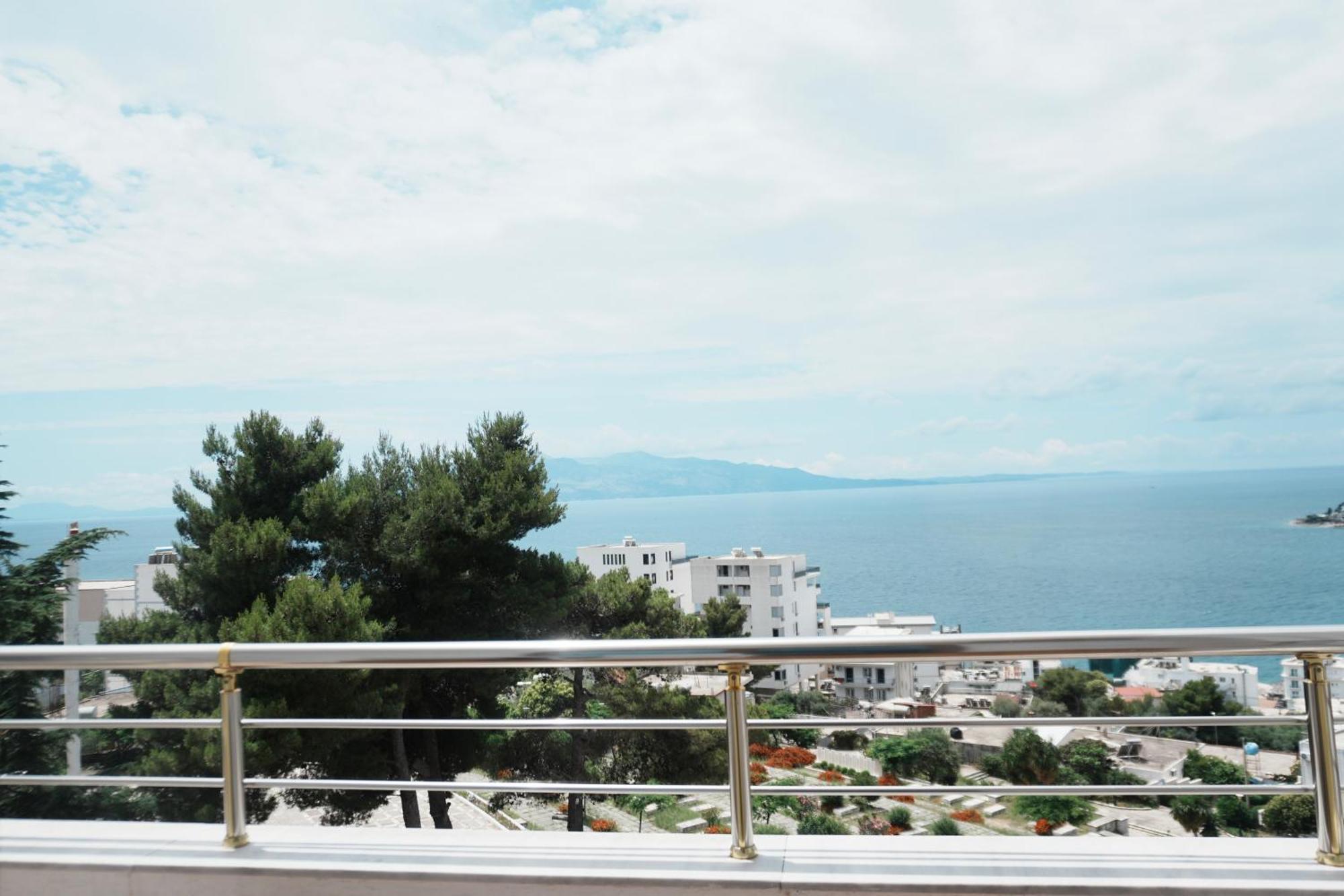 Hotel Mediterrane Sarandë Eksteriør billede