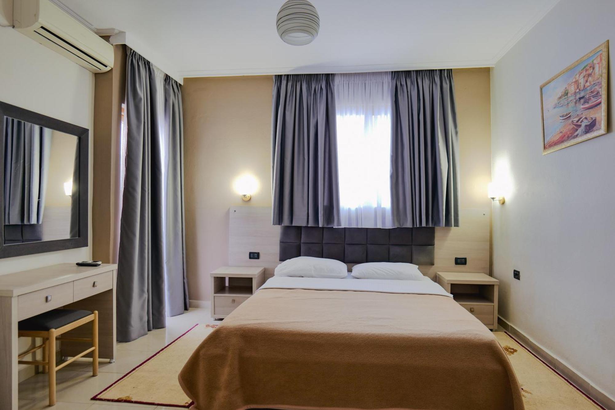 Hotel Mediterrane Sarandë Eksteriør billede