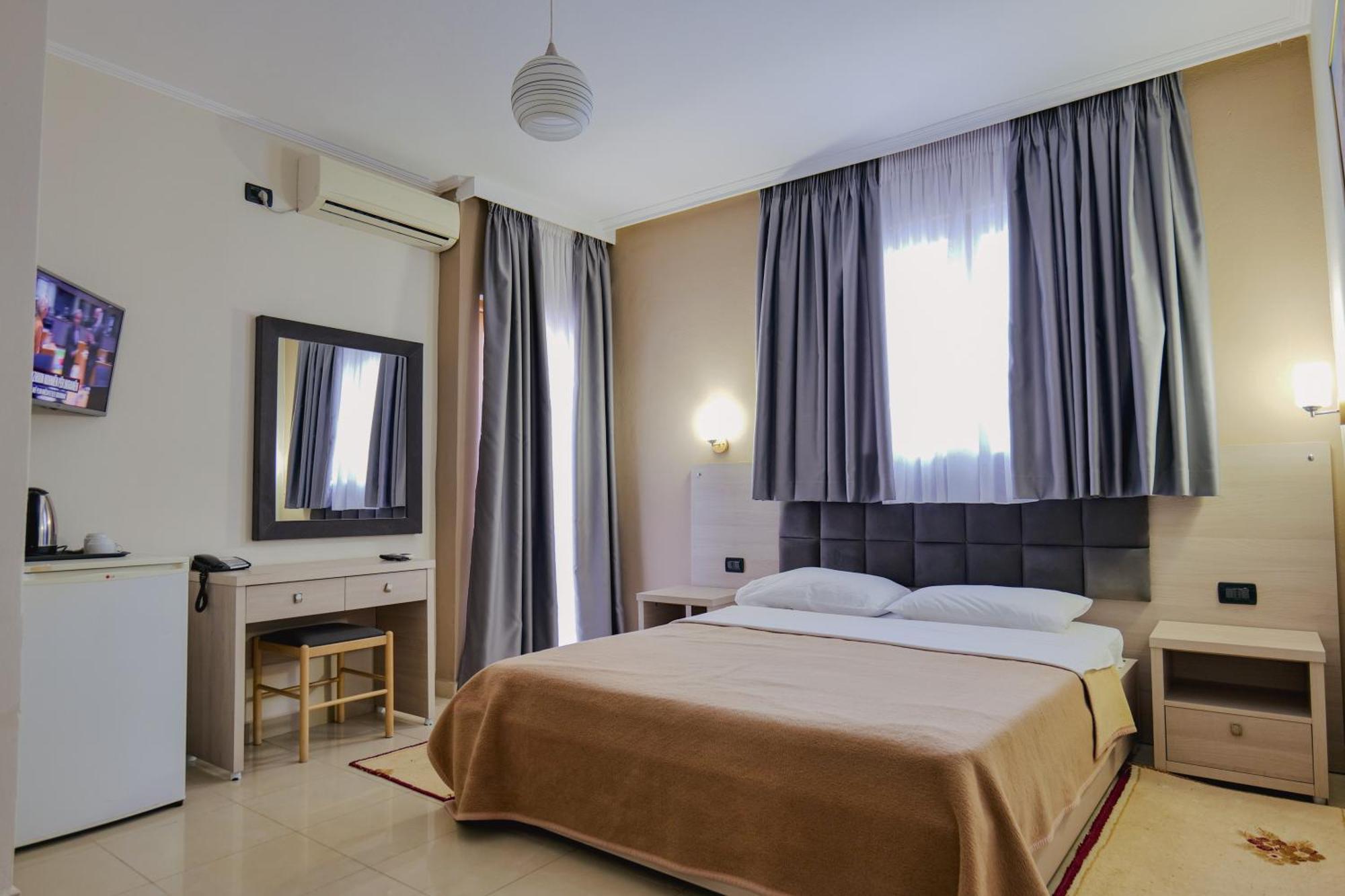 Hotel Mediterrane Sarandë Eksteriør billede