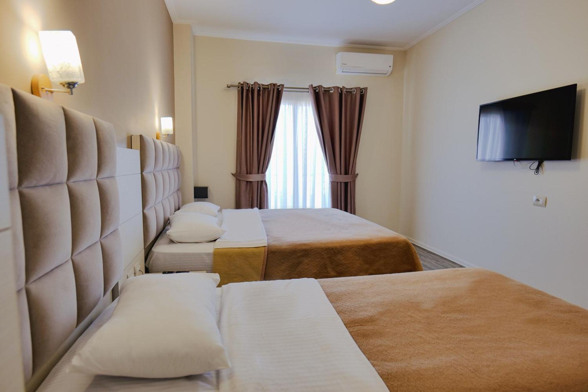 Hotel Mediterrane Sarandë Eksteriør billede
