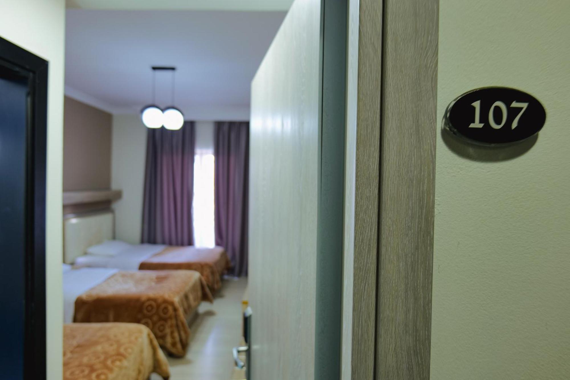 Hotel Mediterrane Sarandë Eksteriør billede
