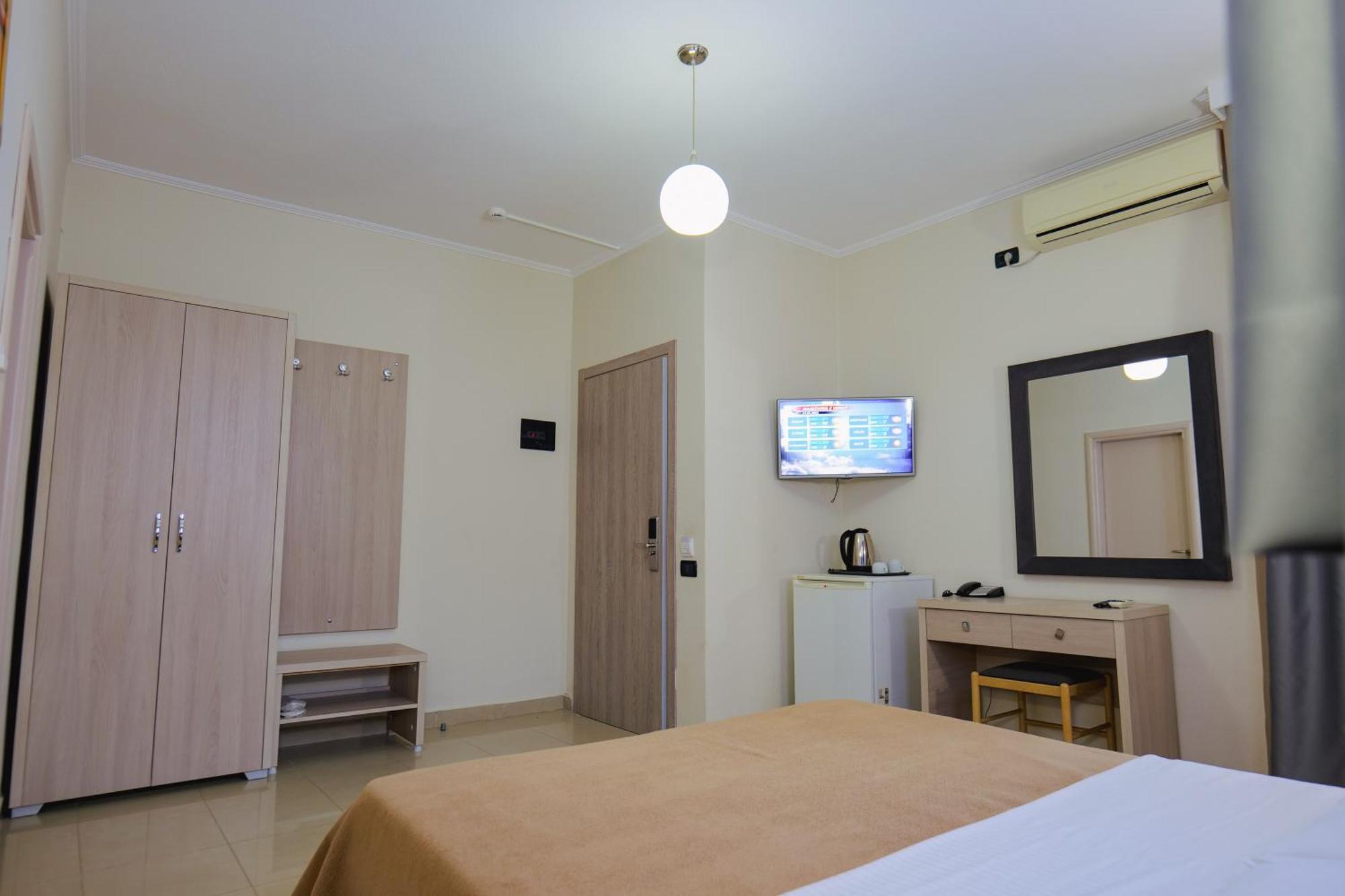 Hotel Mediterrane Sarandë Eksteriør billede
