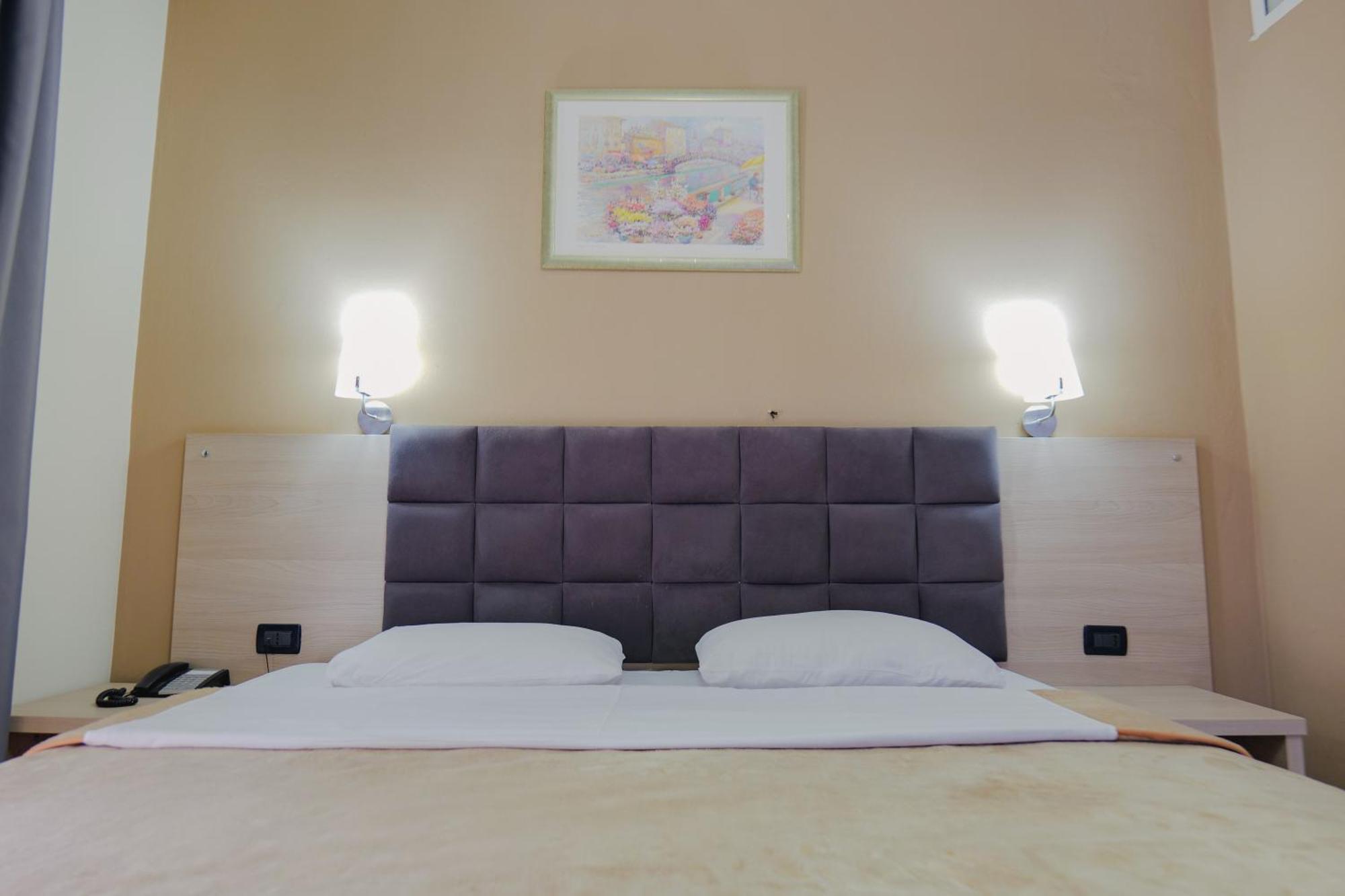Hotel Mediterrane Sarandë Eksteriør billede