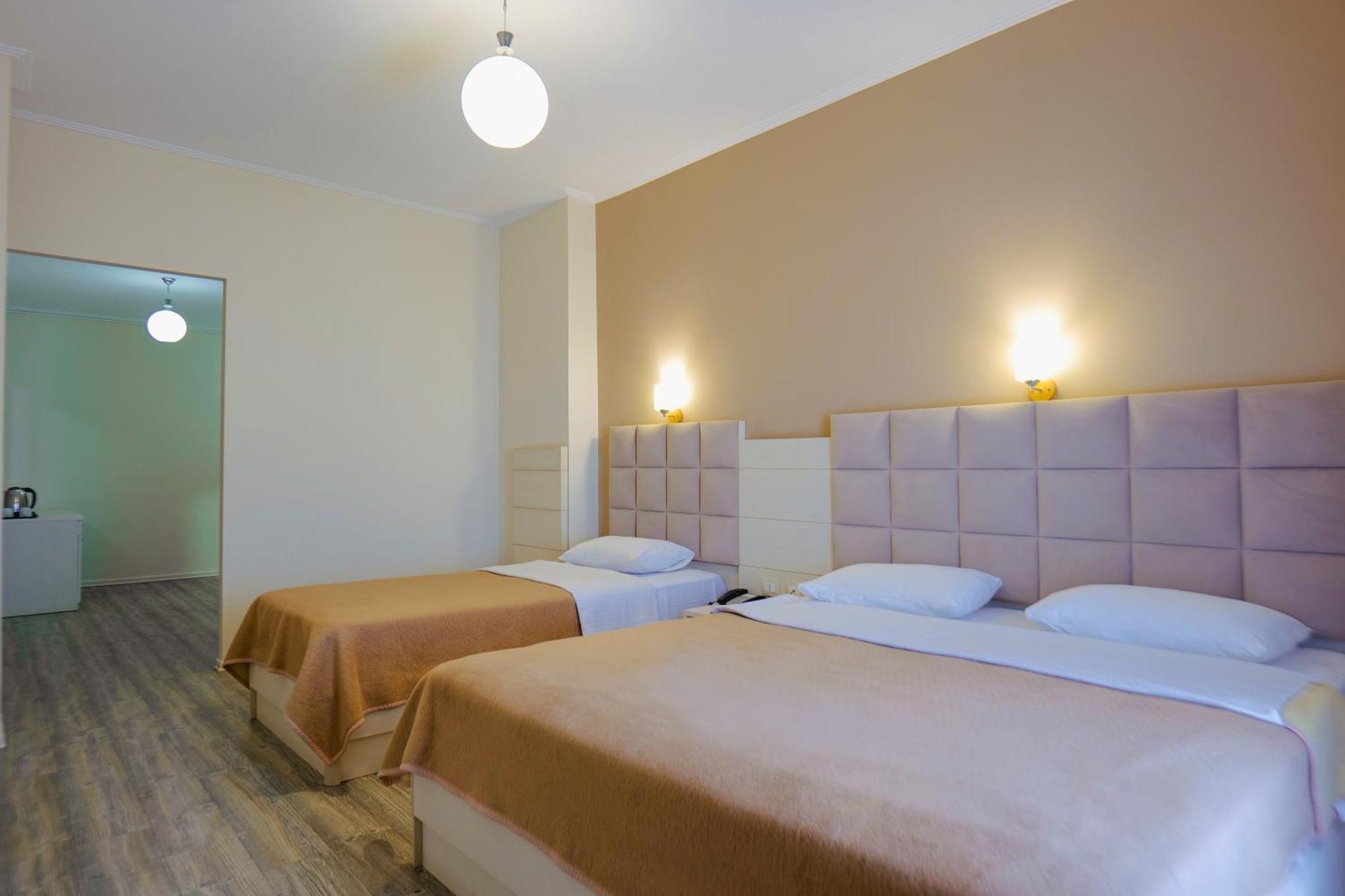 Hotel Mediterrane Sarandë Eksteriør billede