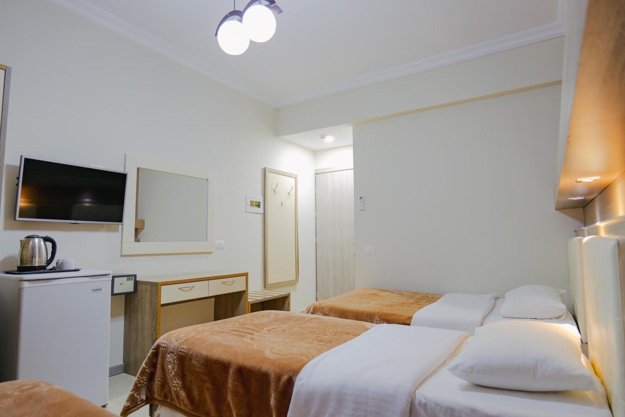 Hotel Mediterrane Sarandë Eksteriør billede